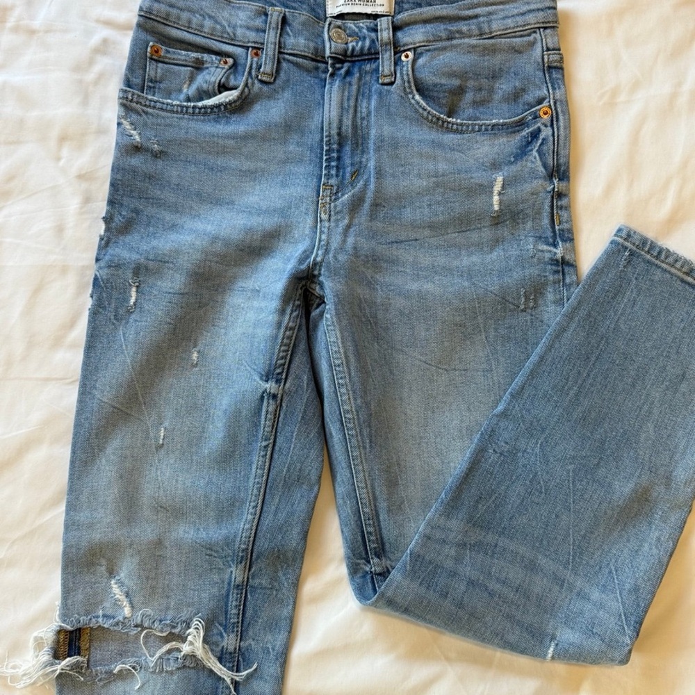 ZARA Women’s Size 3 Denim Jeans Knee Ripped Mid Rise Medium Wash